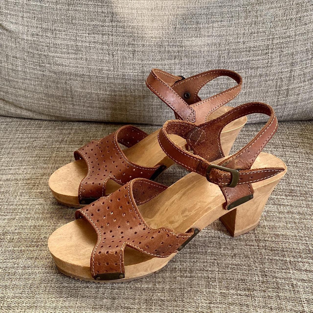 1970s Leather Heel Sandals I adore this style of Depop