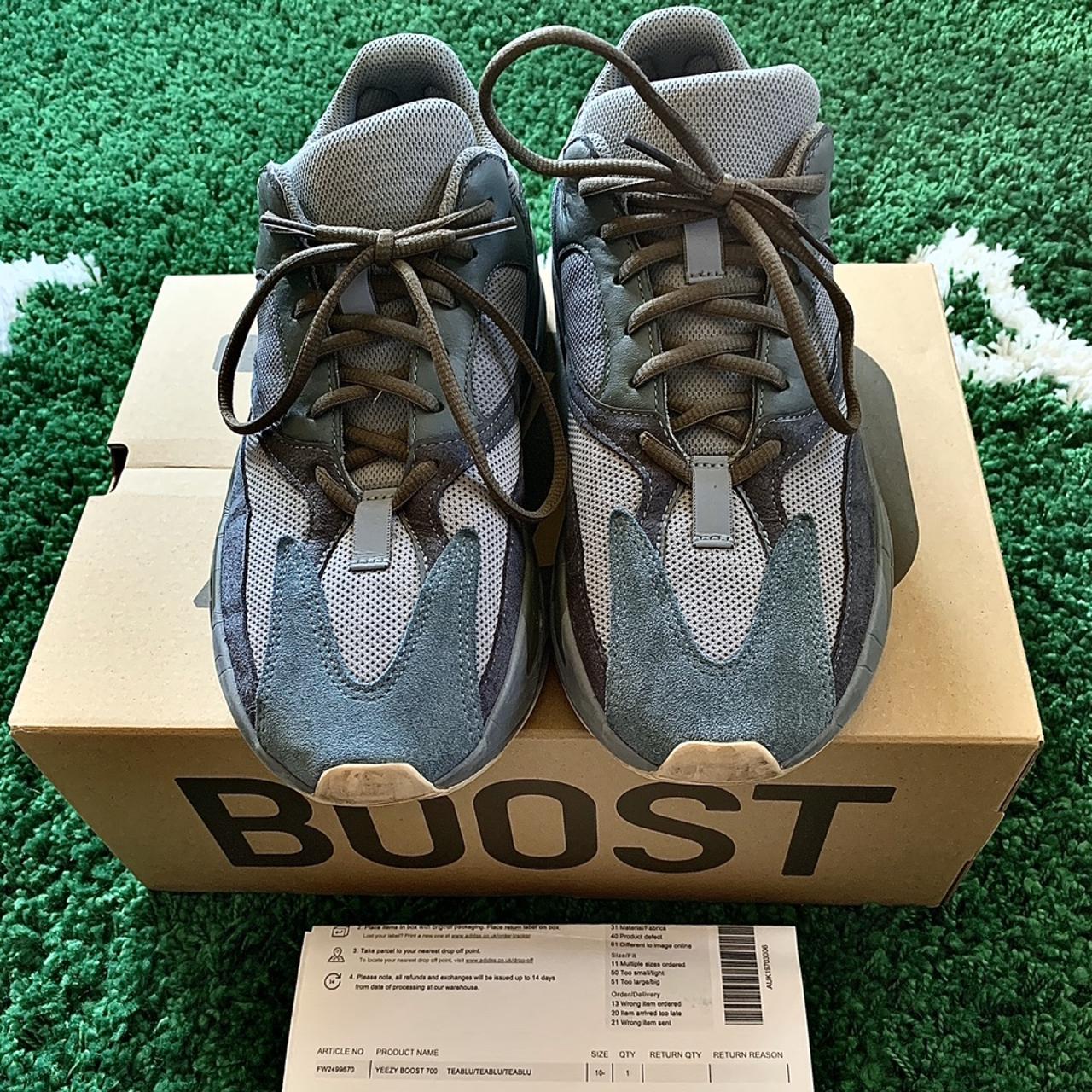 Yeezy 700 hot sale mauve quantity