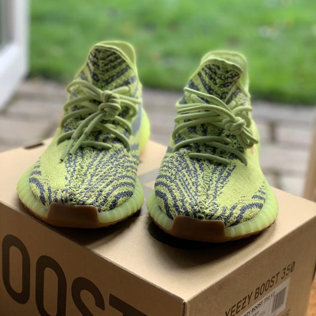 Frozen yellow clearance yeezy box