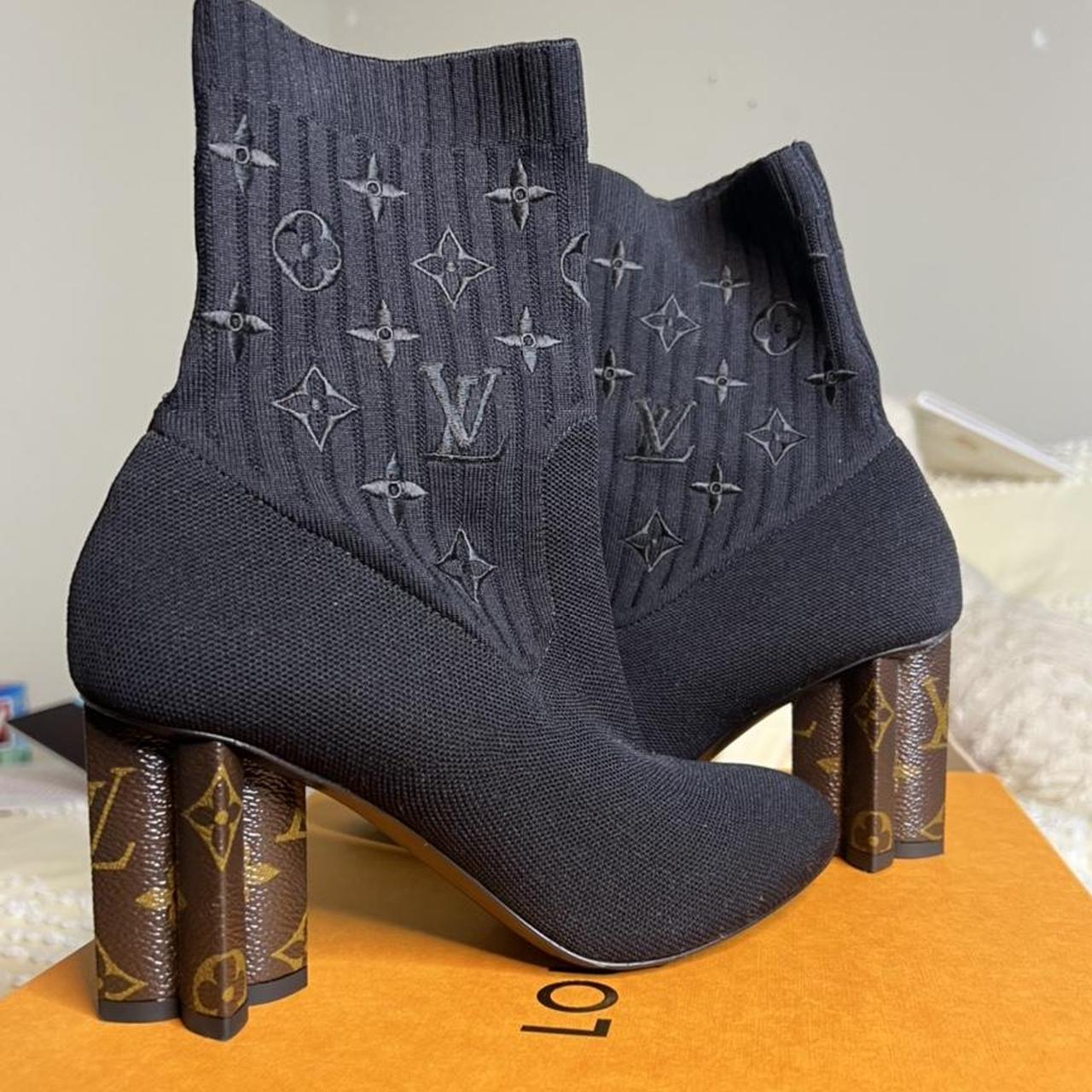 These black Louis Vuitton Silhouette Ankle Sock - Depop