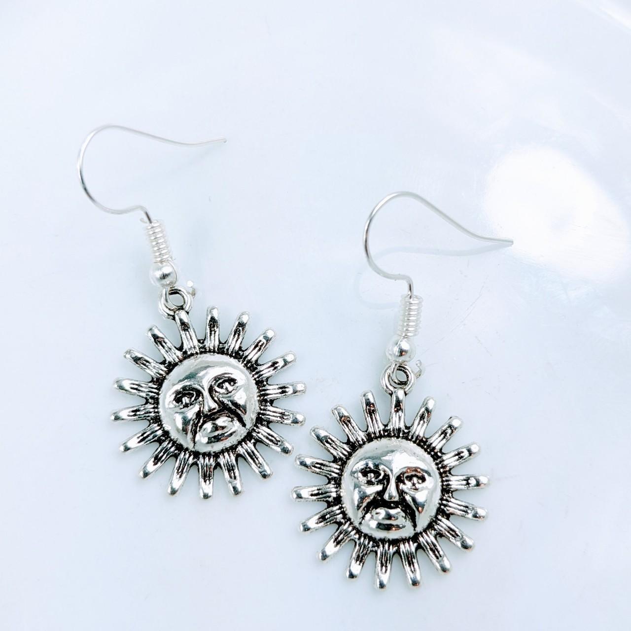 Product Image 1 - Silver Tone Sun Face Dangle