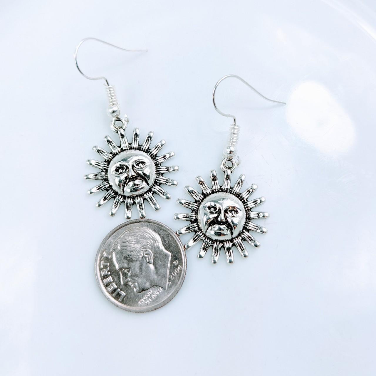 Product Image 2 - Silver Tone Sun Face Dangle