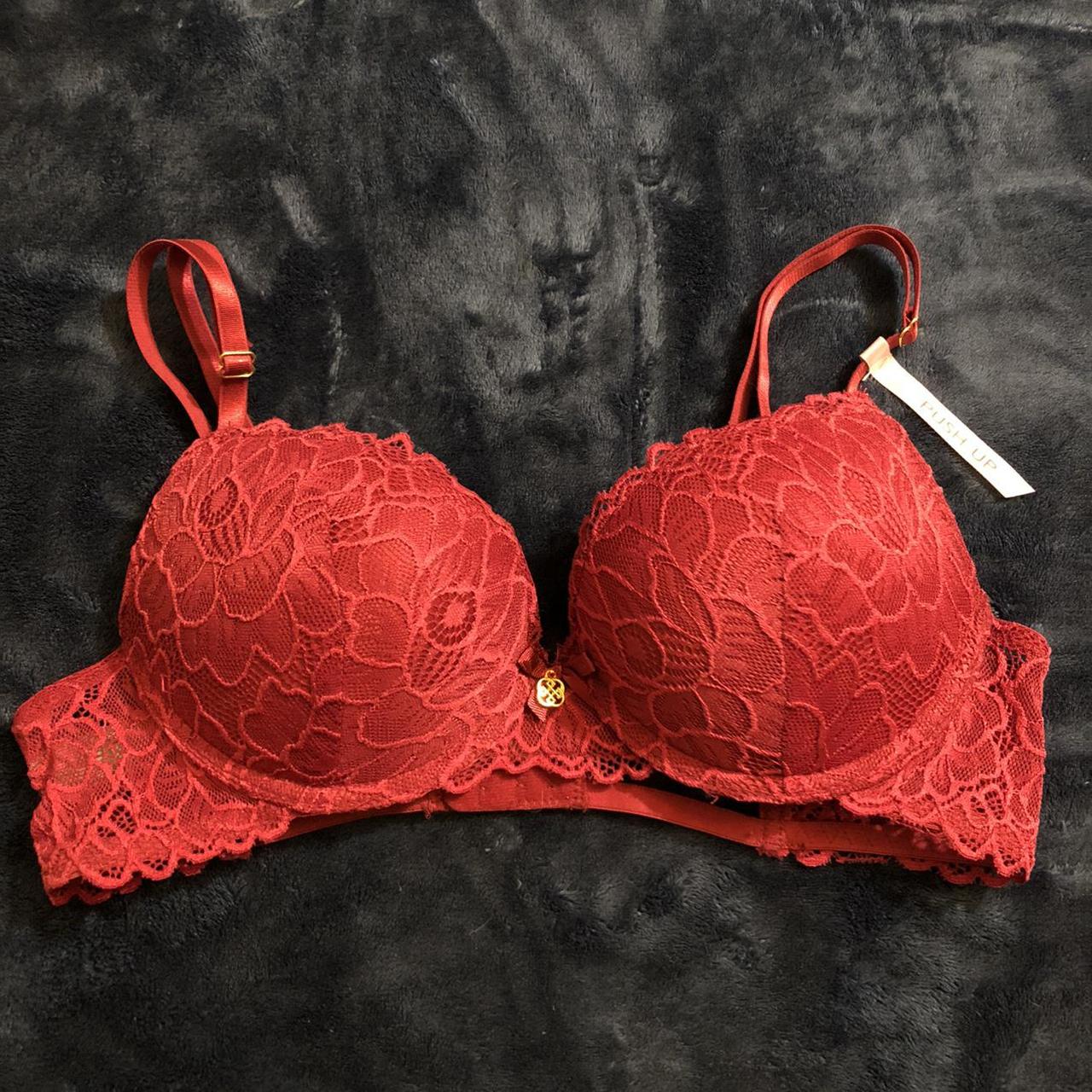 Brand new Daisy Fuentes bra // Tried on once // Size - Depop
