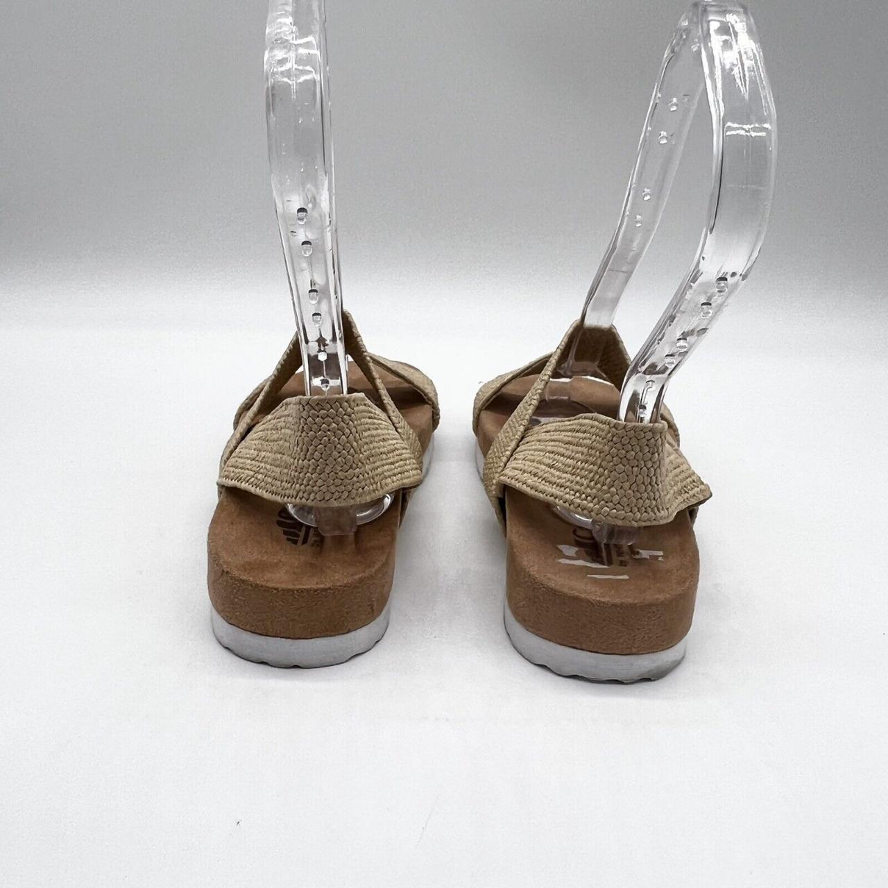 Cliffs by White Mountain Women's Tan and White Sandals (4)