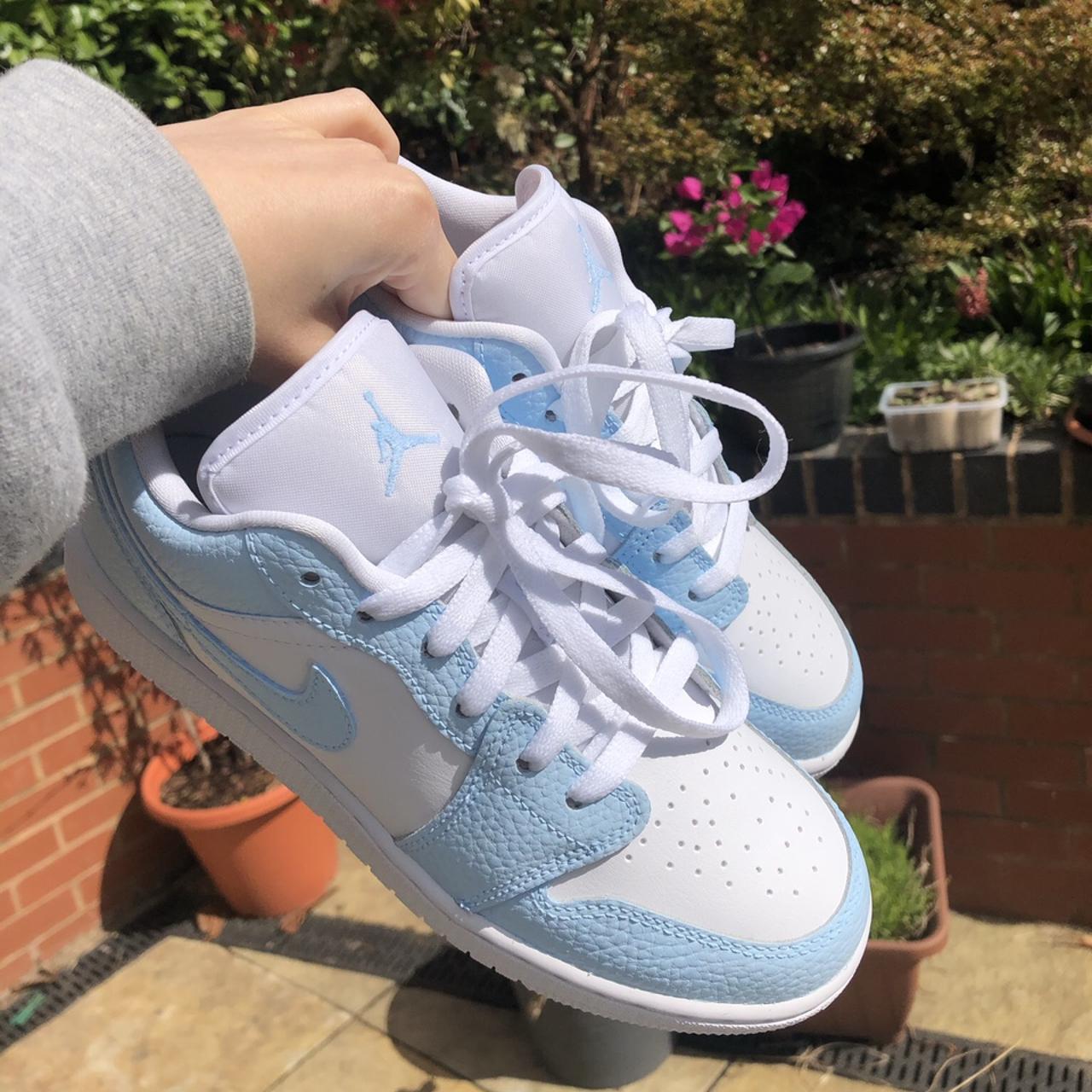 Nike baby blue on sale trainers