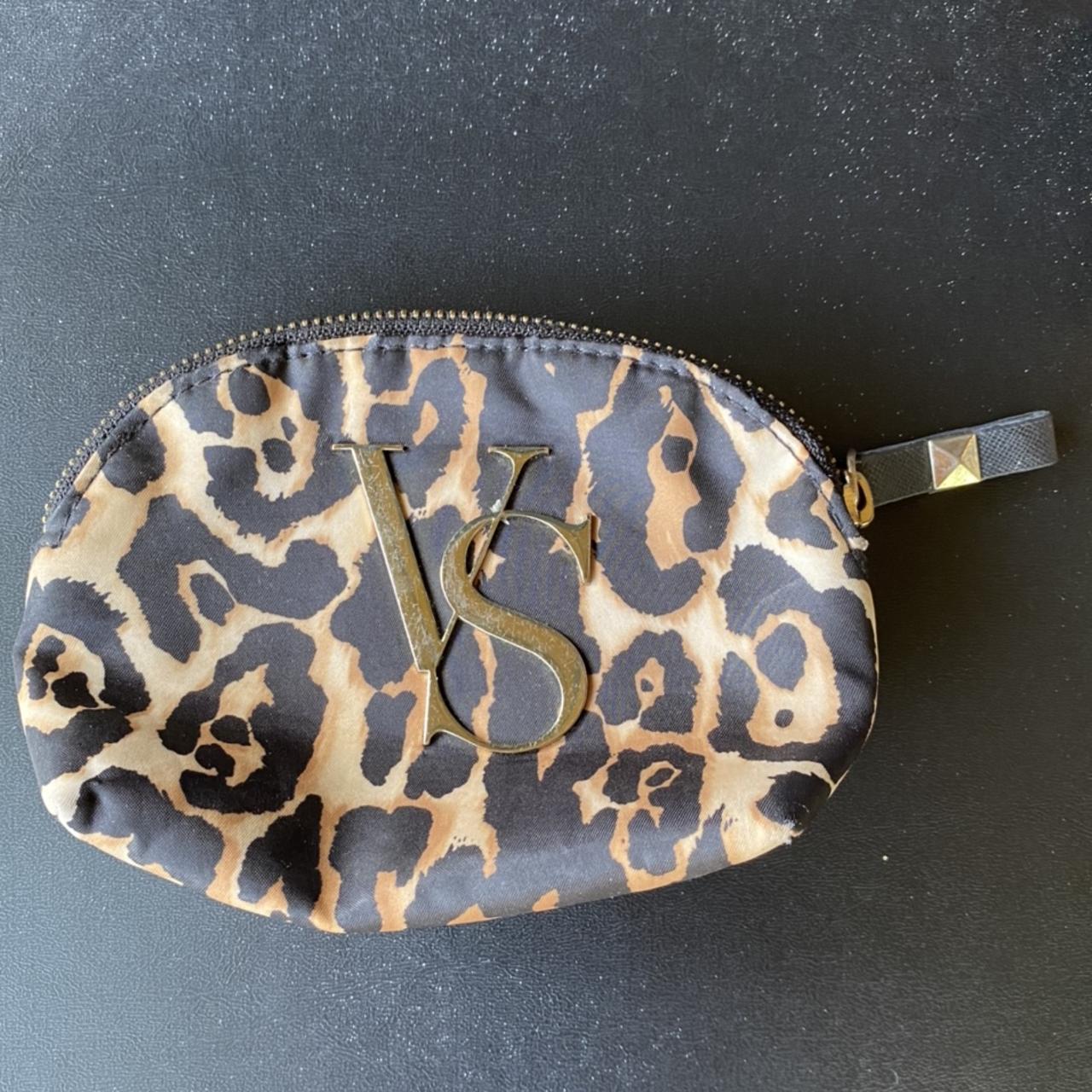 🤎Super cute and trendy Victoria’s Secret leopard... - Depop