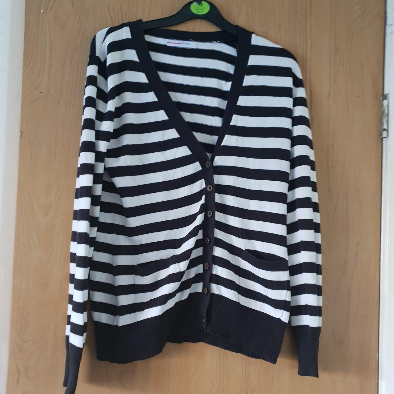 cardigan-black-and-white-depop