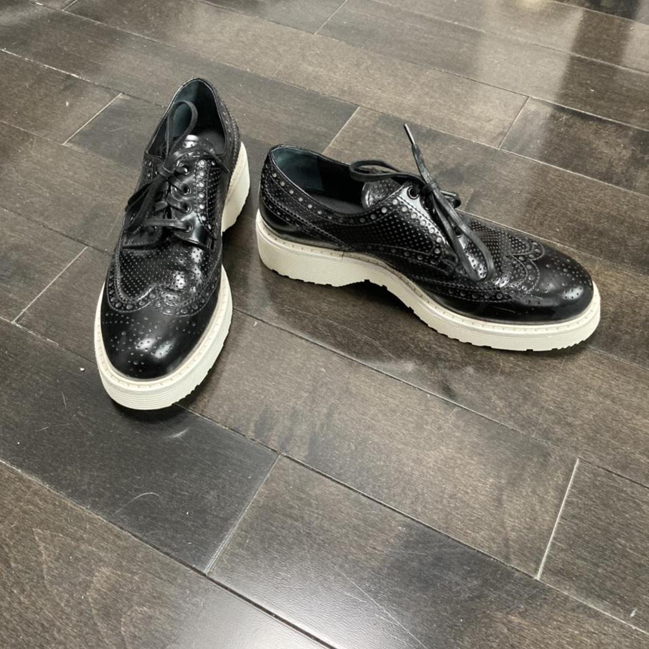 Prada wingtip outlet