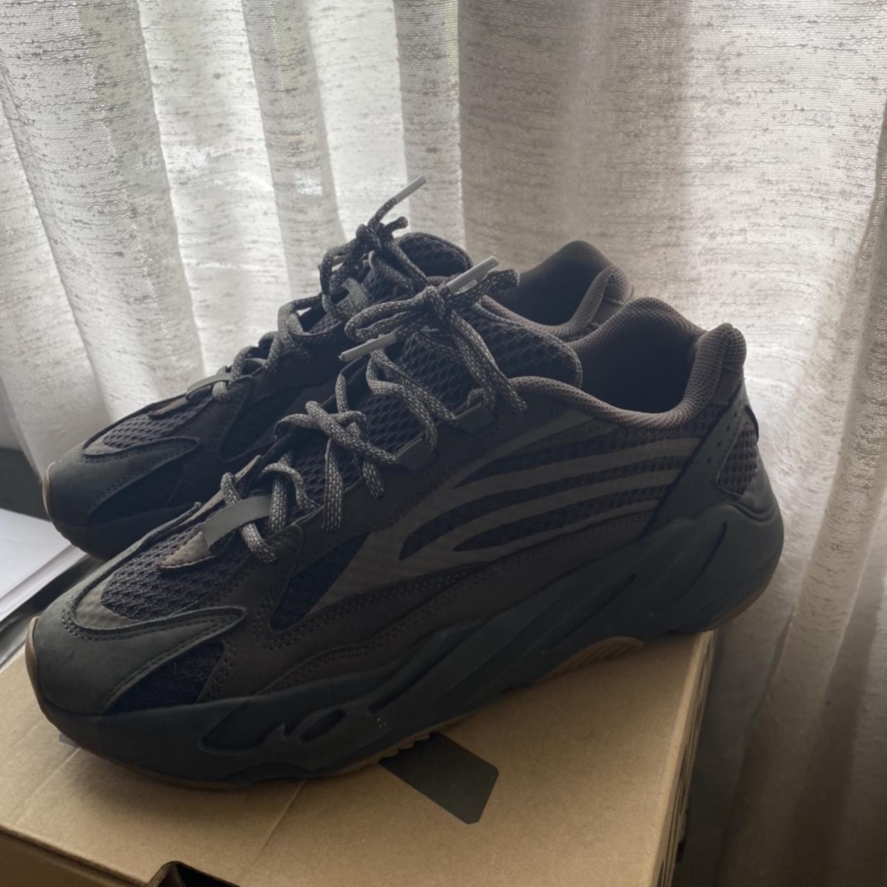 depop yeezy 700