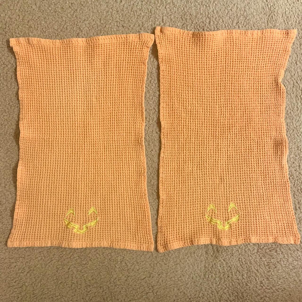 Cynthia Rowley Set of 2 Halloween Kitchen Towels - Depop