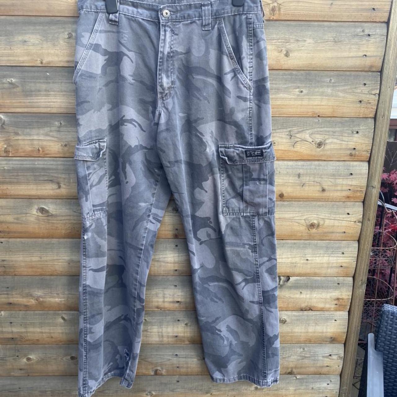 Product Image 1 - Wrangler camo cargo pants, 32w,