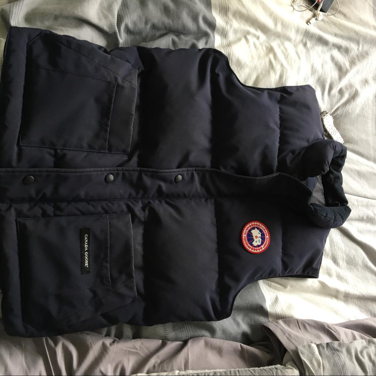 Canada goose hotsell mens gilet black