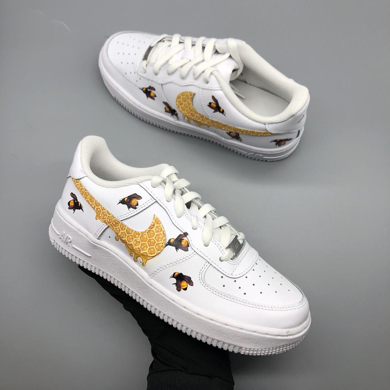 Nike Women's White and Yellow Trainers | Depop