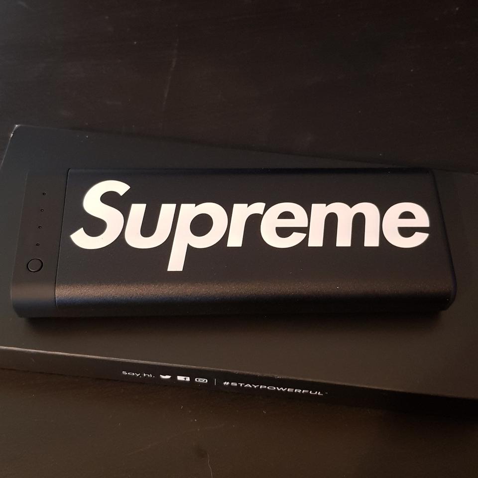 Supreme/mophie encore 20k-