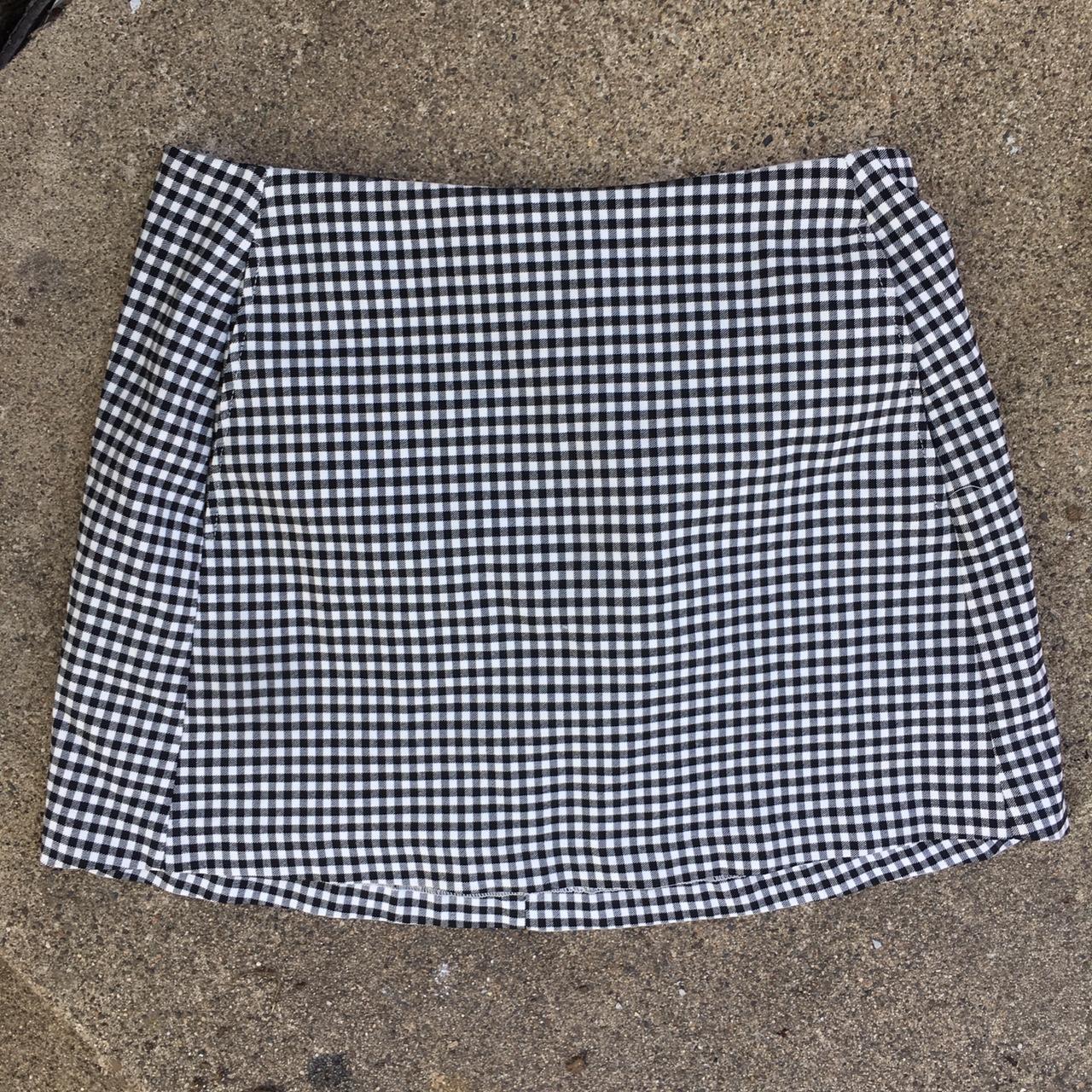 UO plaid / gingham mini skit WITH POCKETS!! Zipper... - Depop