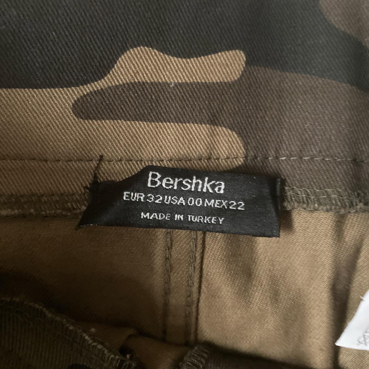 Bershka camo cargo pants Size - 00 Never worn/ in... - Depop