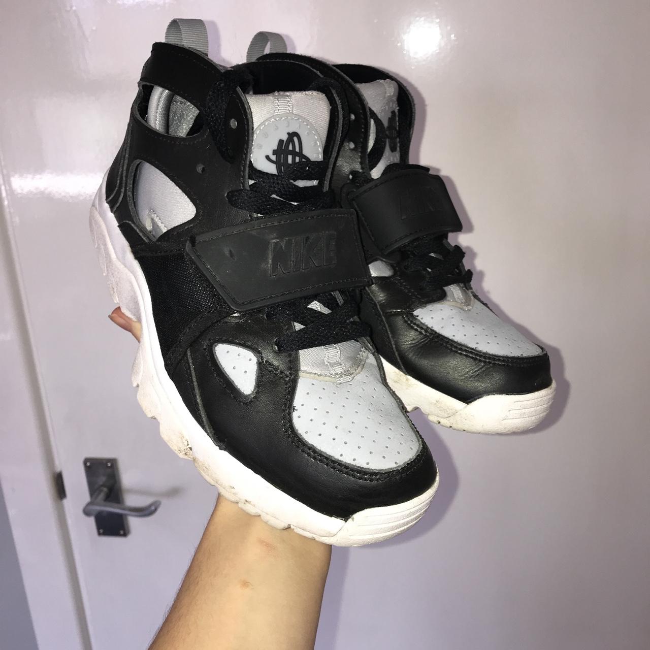 KID HIGH TOP HUARACHE Nike trainers Size 4 good. Depop