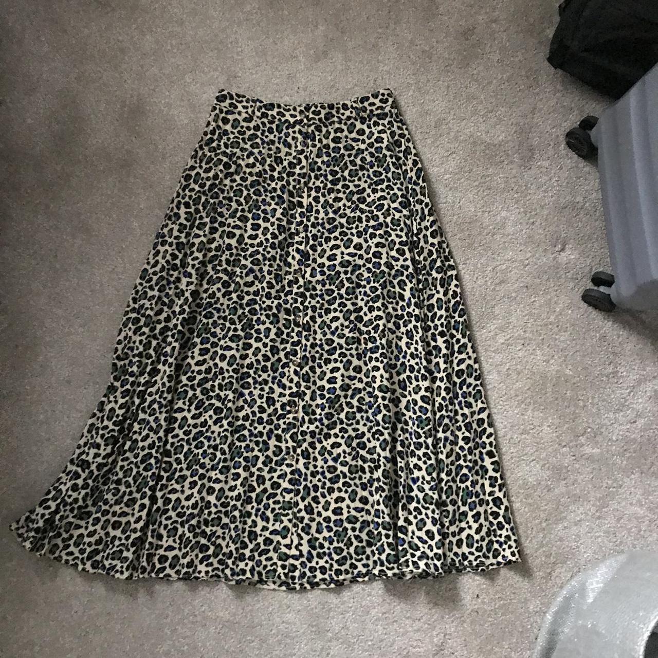 Stradivarius Leopard print midi skirt Never worn so... - Depop