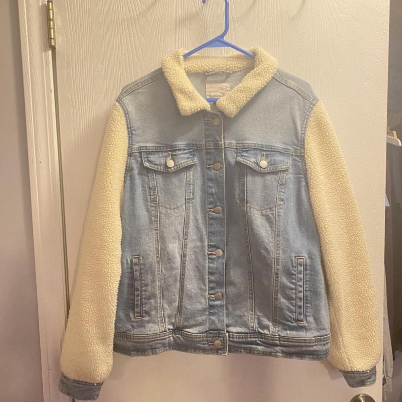 Universal Thread Women's Blue and Cream Jacket | Depop