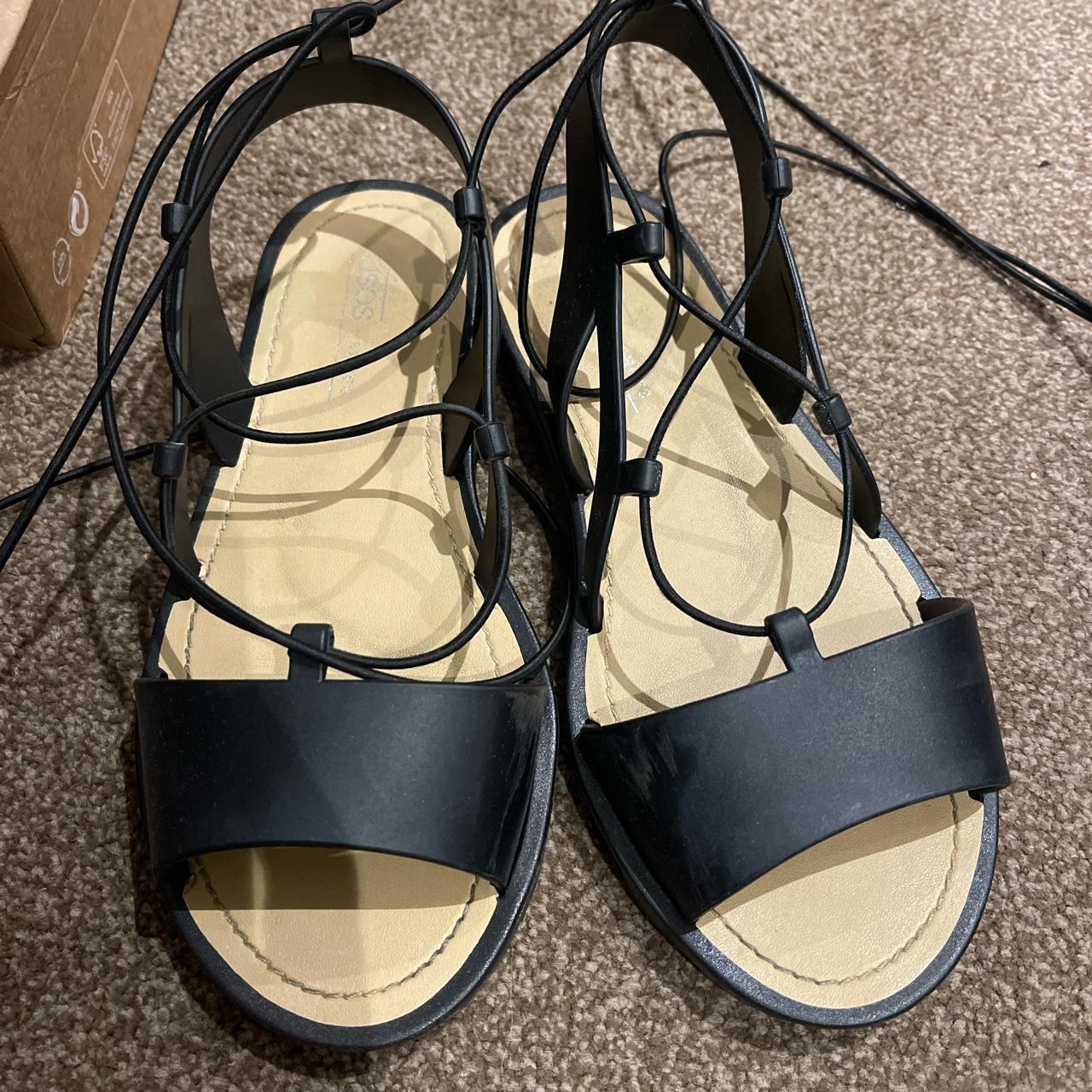 Size 5 hot sale wide sandals