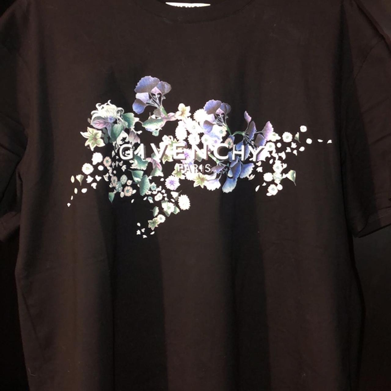Givenchy t-shirt Floral logo-print cotton Tee Size - - Depop