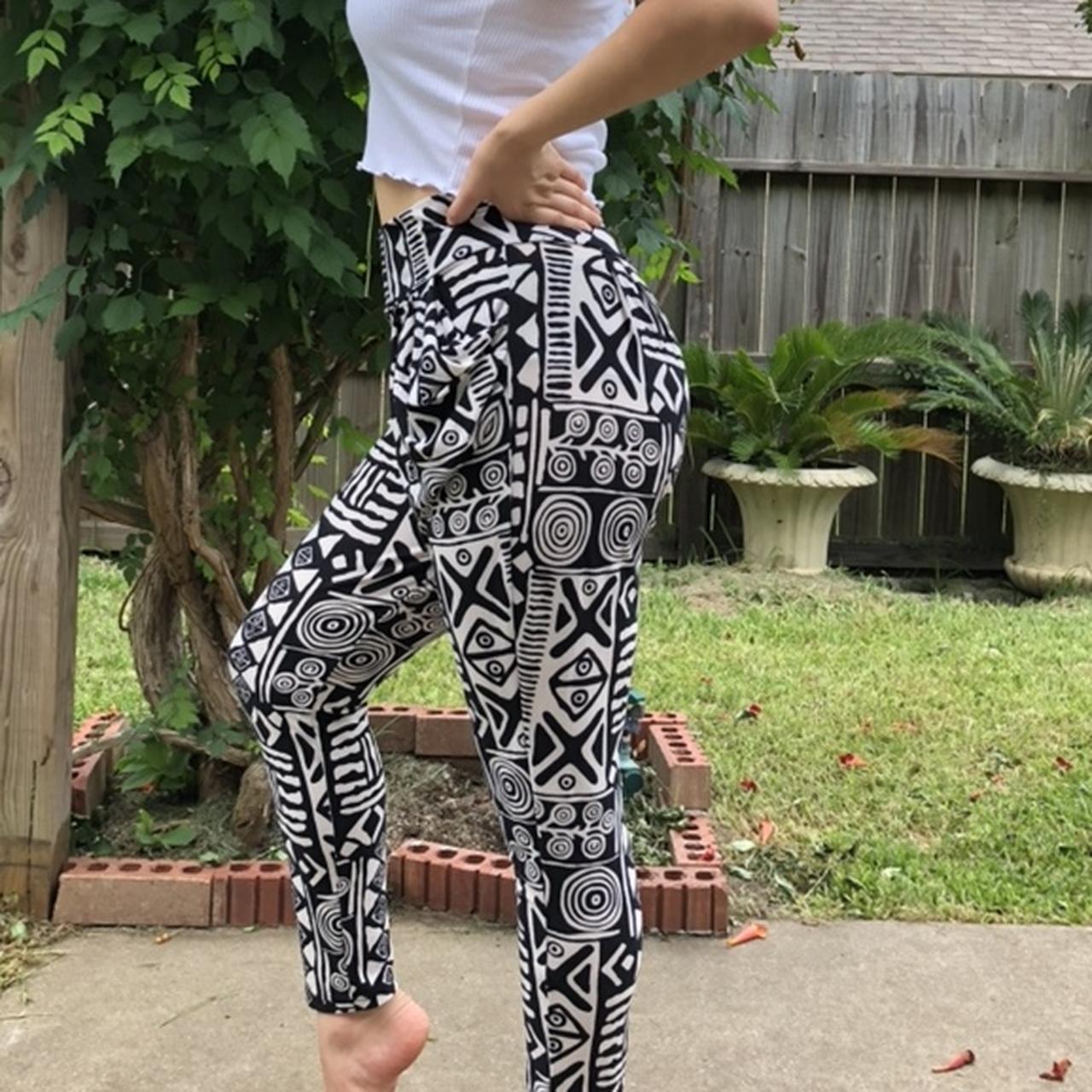 🌿shosho pants with pockets in the front 🌿 Stretchy - Depop