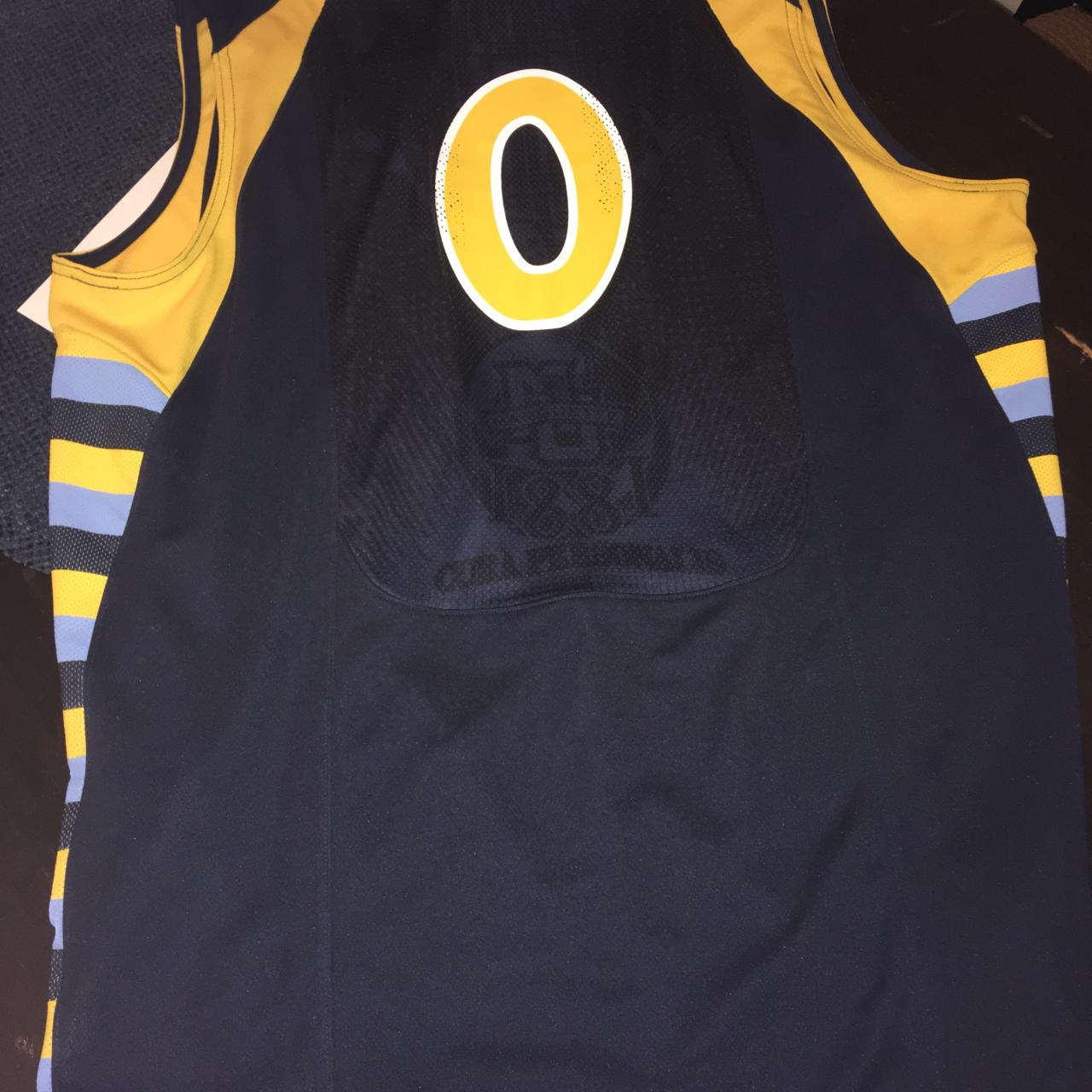 Marquette Jordan Basketball Jersey Size: L Pit to - Depop