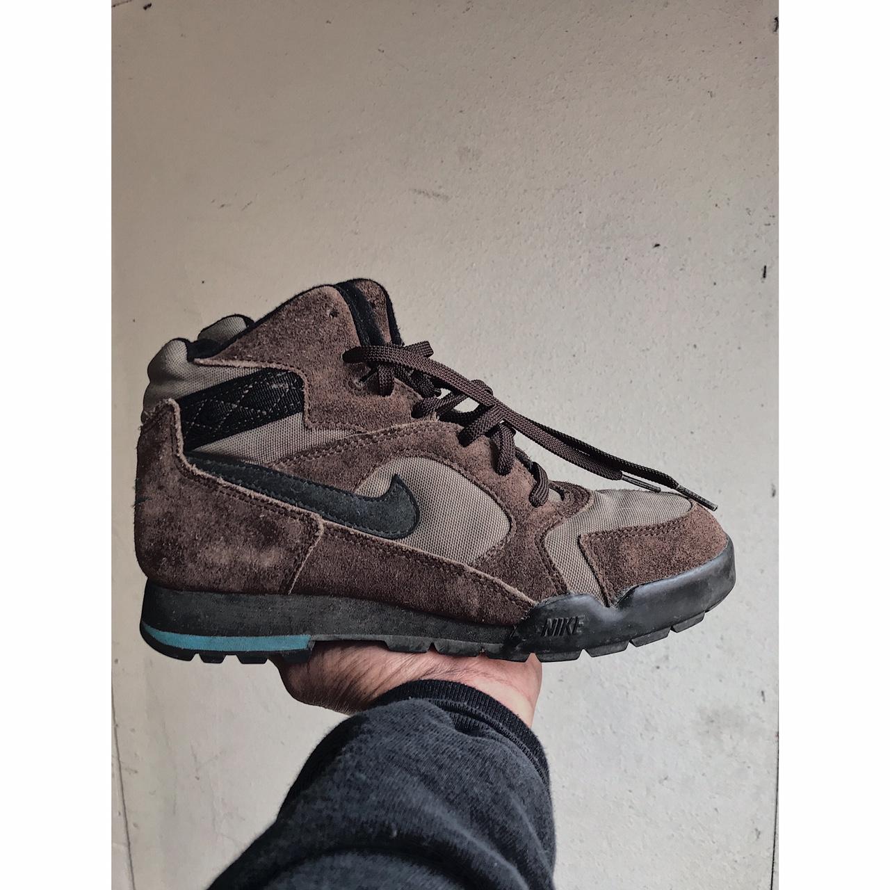 chocolate brown nike boots