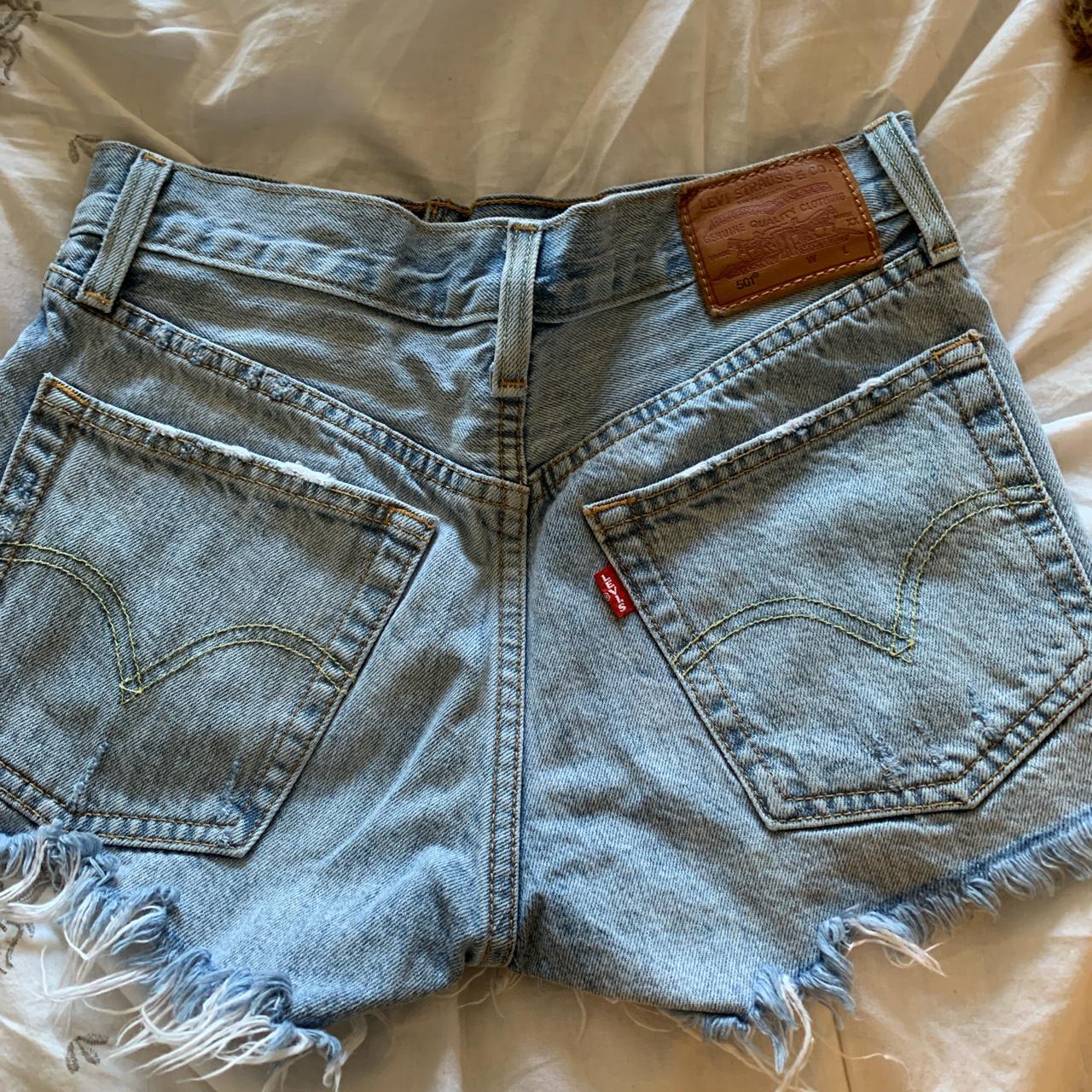 depop levi shorts