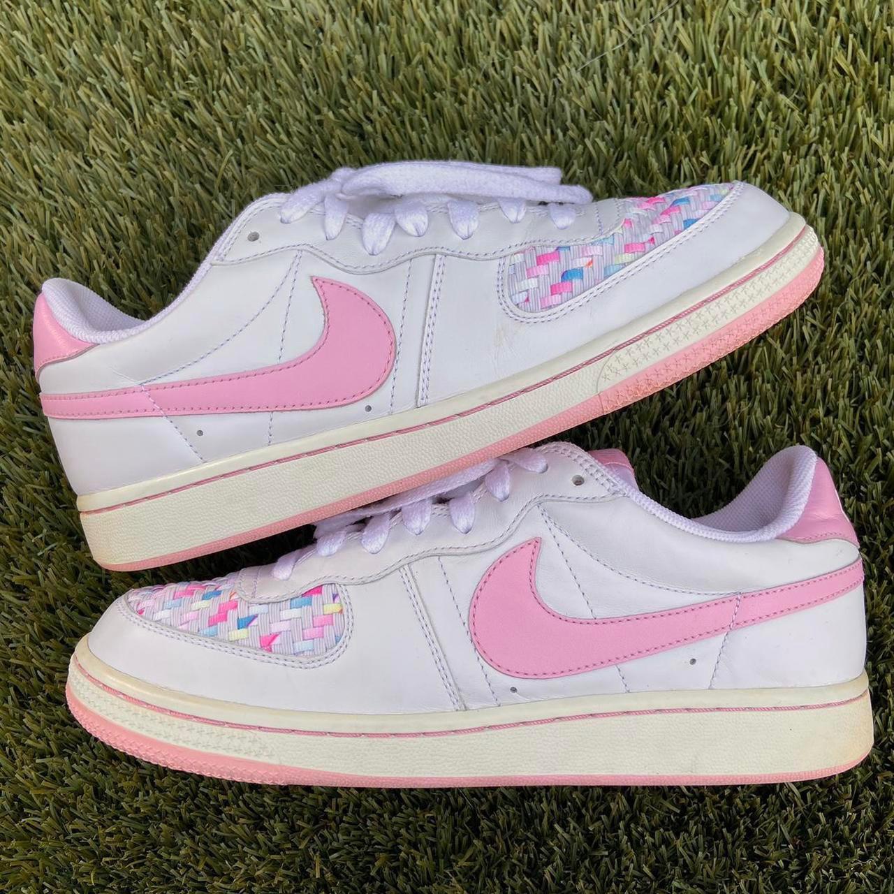 nike shoes with pink swoosh