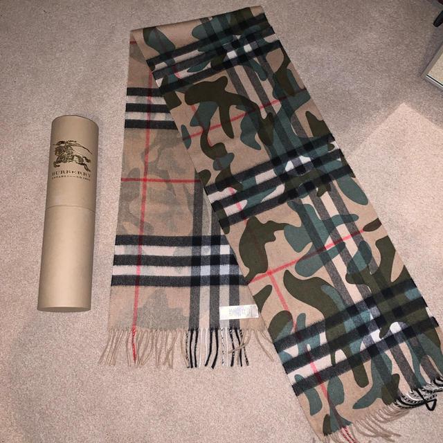 Burberry store camouflage scarf