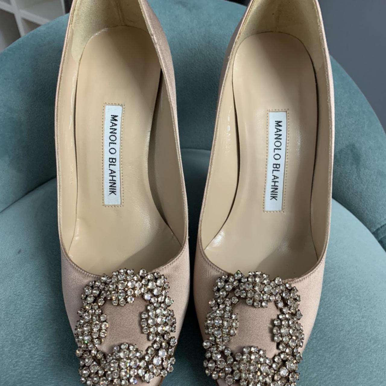 Manolo blahnik hangisi champagne color size 35 worn... - Depop