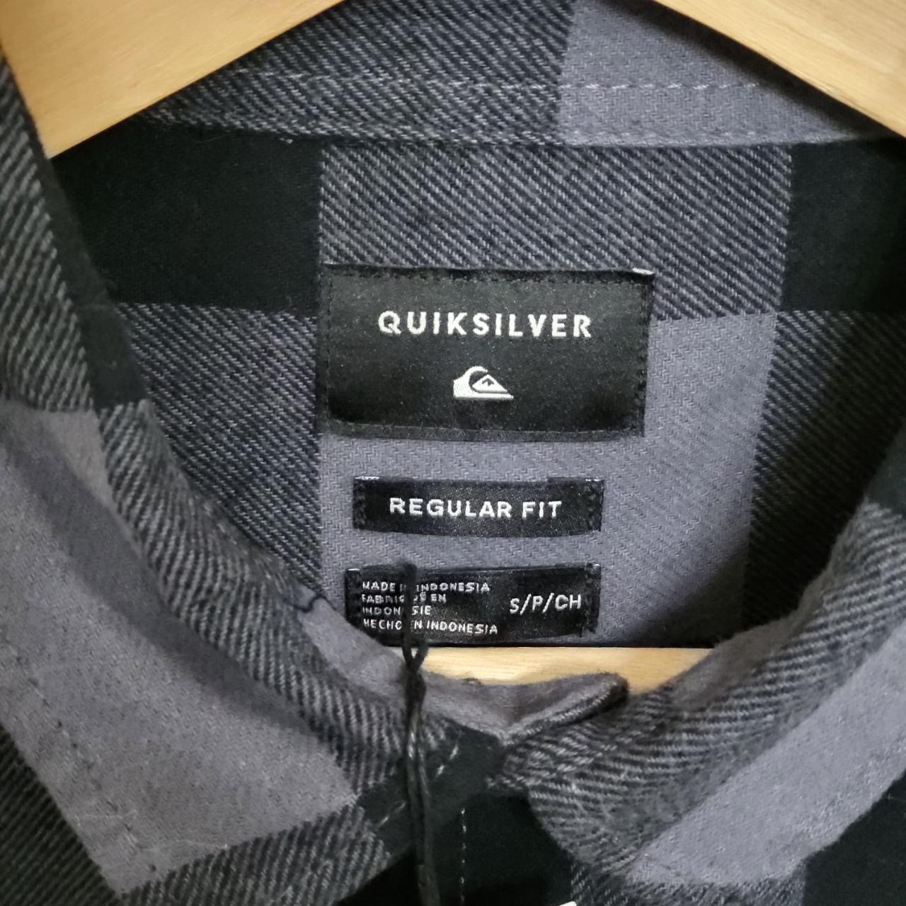 Quiksilver Men's Black and Grey Shirt (2)
