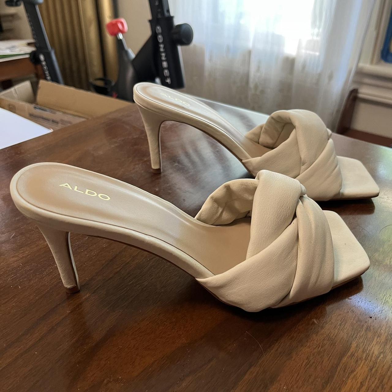 Cream colored size 8 Aldo heels. FREE SHIPPING Depop