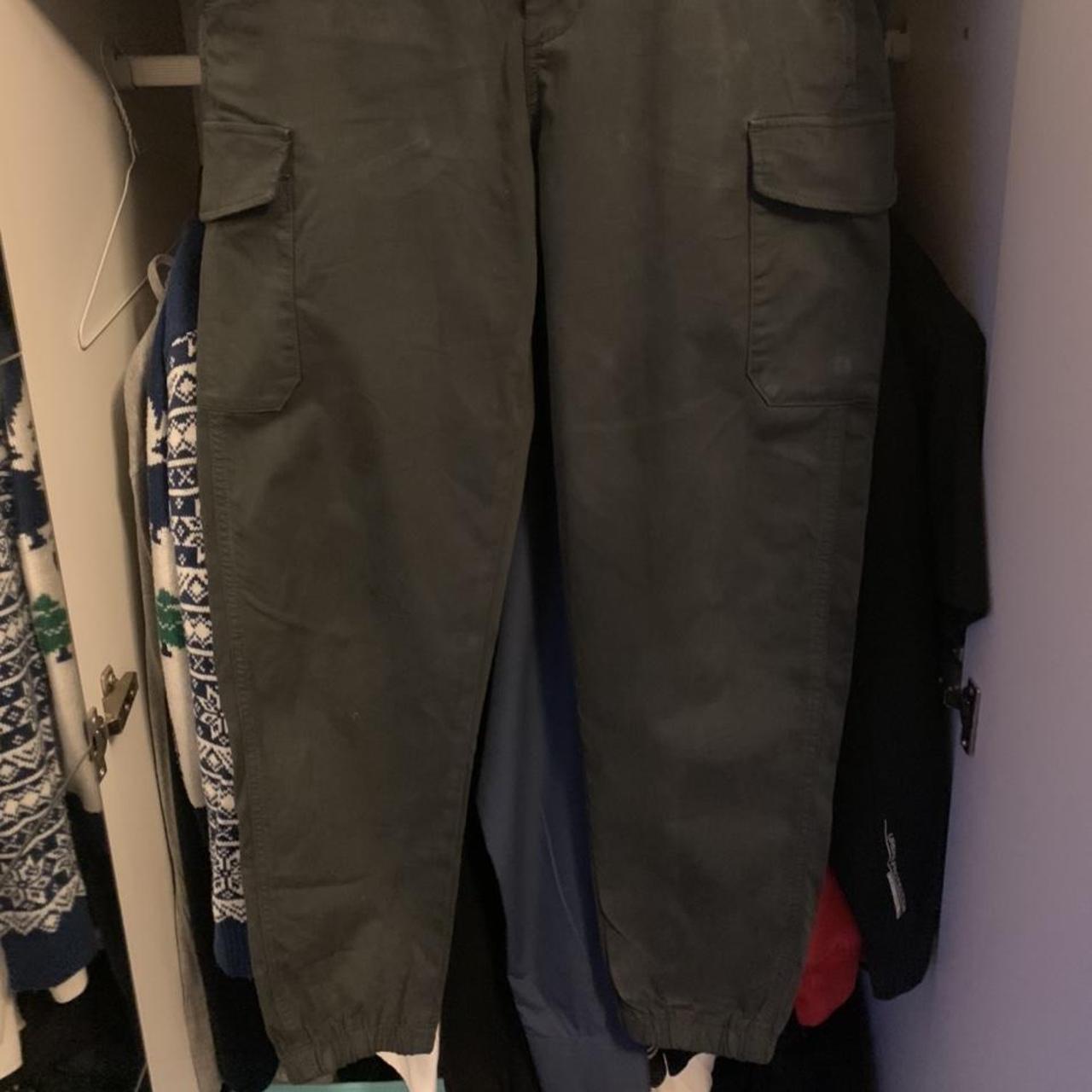 Uniqlo cargo pants Waist 28 Leg 30 Relaxed fit and... - Depop