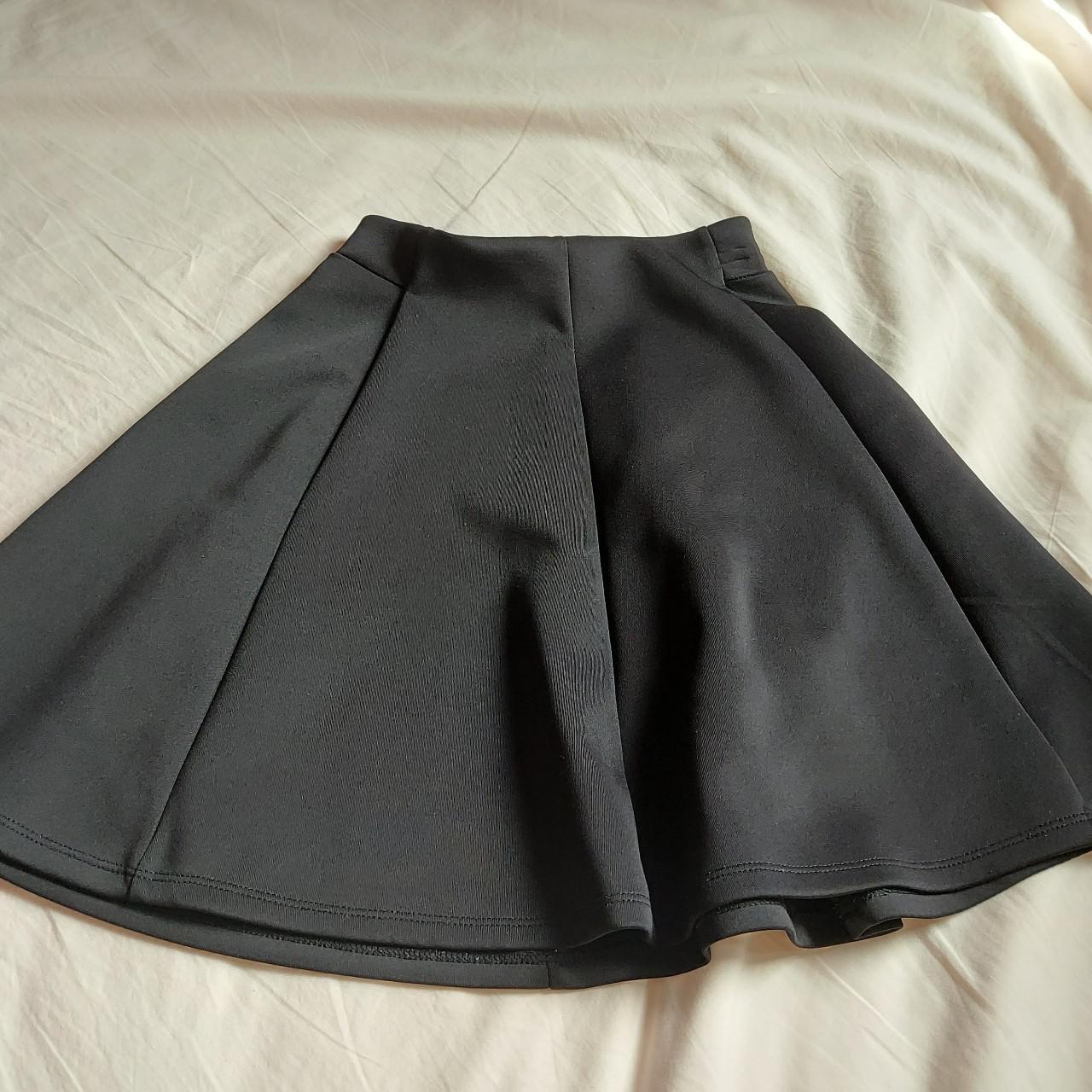 Product Image 1 - Simple black Decree skirt size