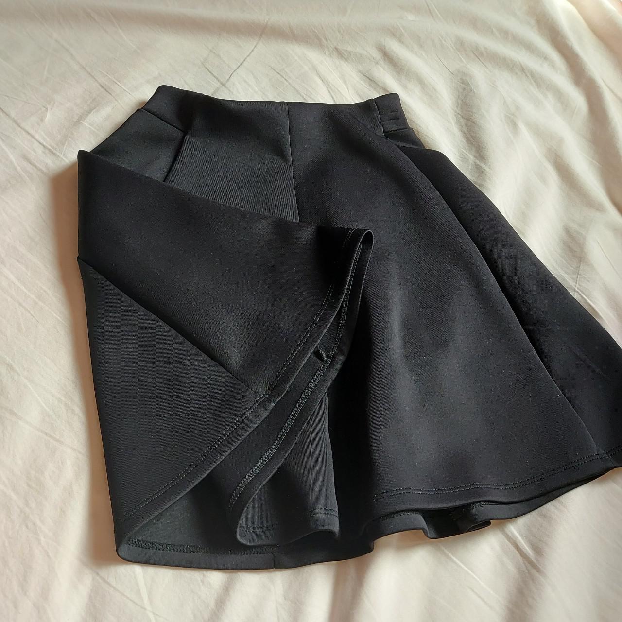 Product Image 2 - Simple black Decree skirt size