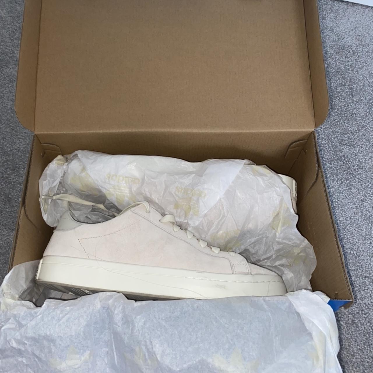 Size 6 like new beige swede Adidas trainers - Depop