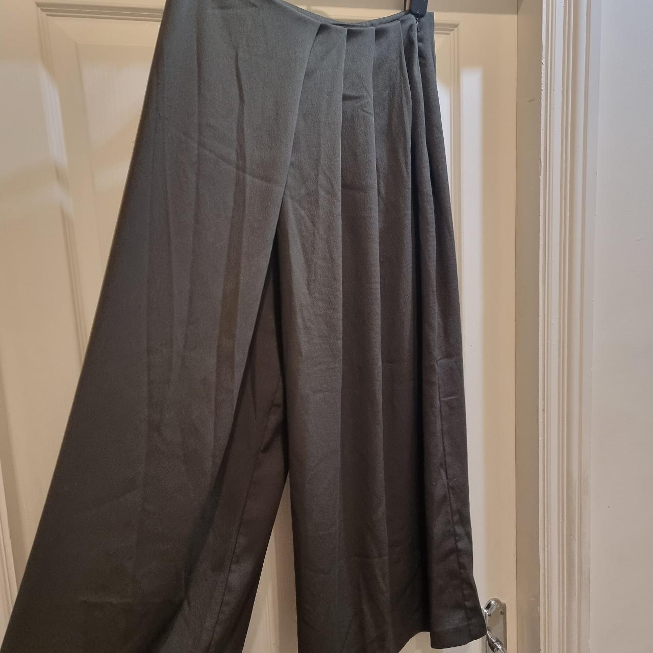 Zara Women's Khaki Trousers | Depop