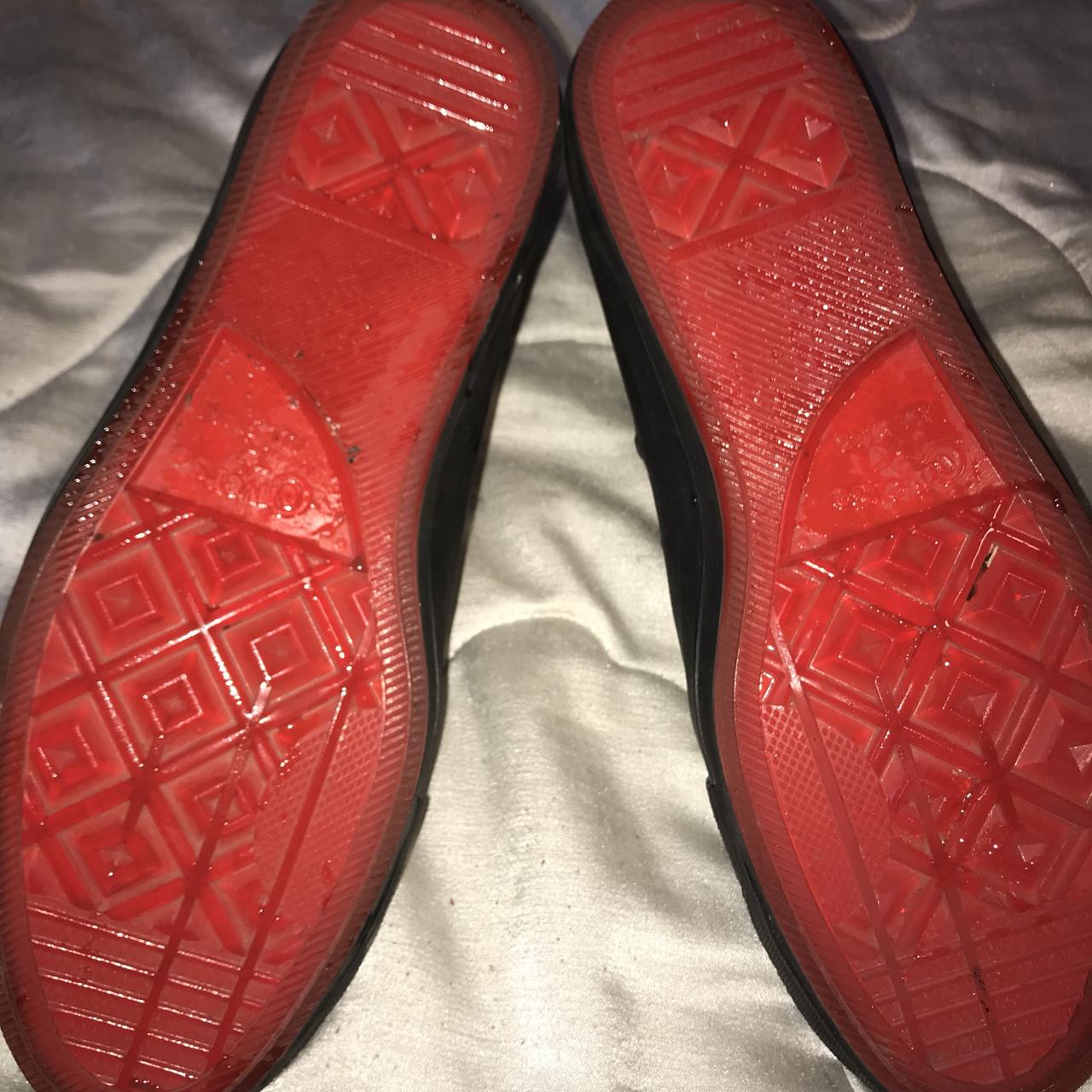 Converse hot sale red bottoms