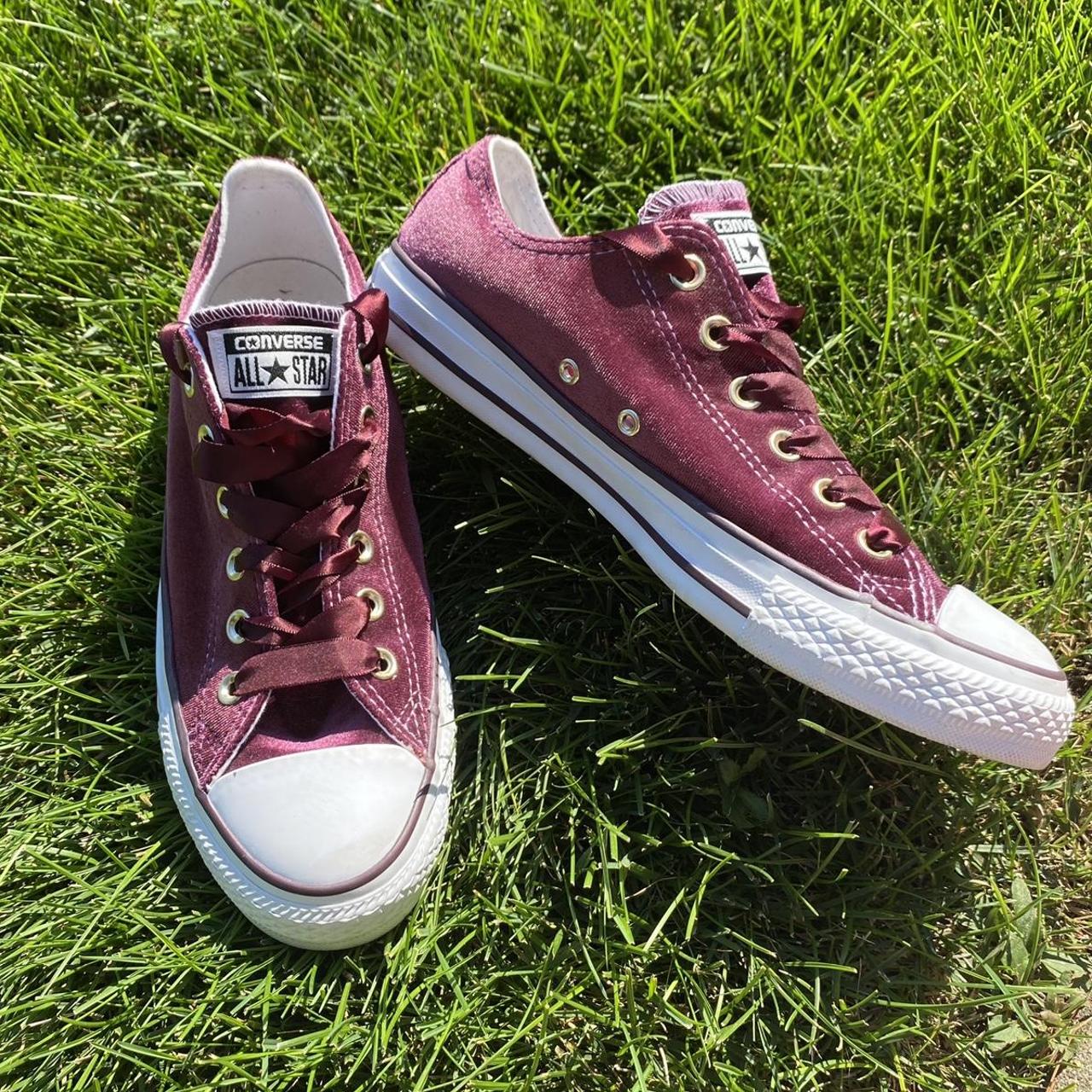 Burgundy cheap velvet converse