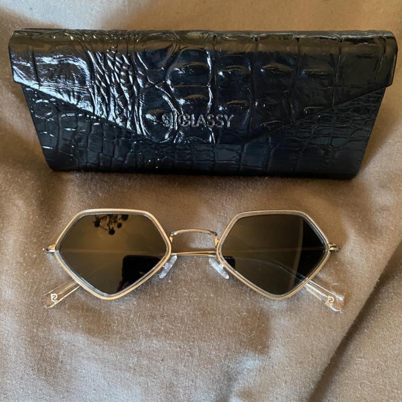 🖤 DIAMOND SUNGLASSES 🖤 Brand new never worn Glassy... - Depop