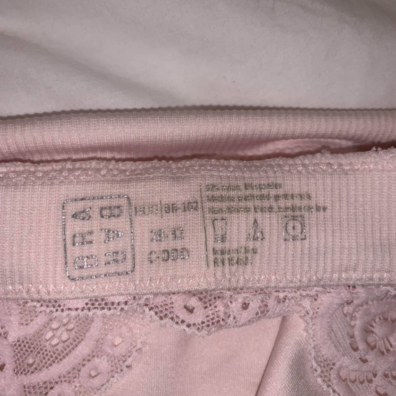 Product Image 4 - light pink bralette

new

fits size xs/s

I’m