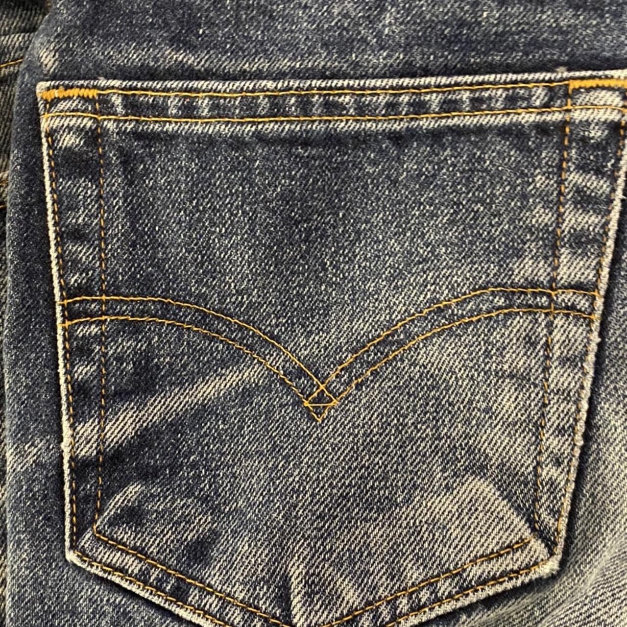 super cute low rise Levi straus jeans. y2k style... - Depop