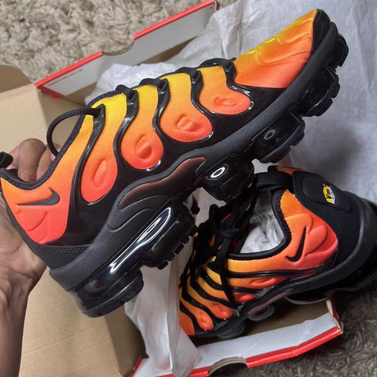 Vapormax plus hot sale orange black