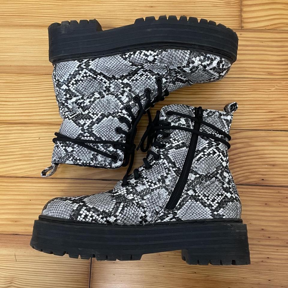 Mia hot sale snakeskin boots