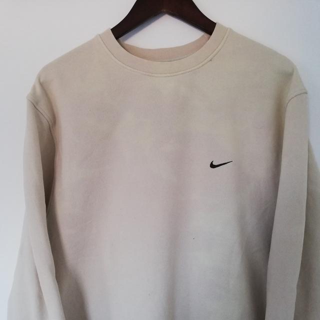 cream nike sweatshirt vintage