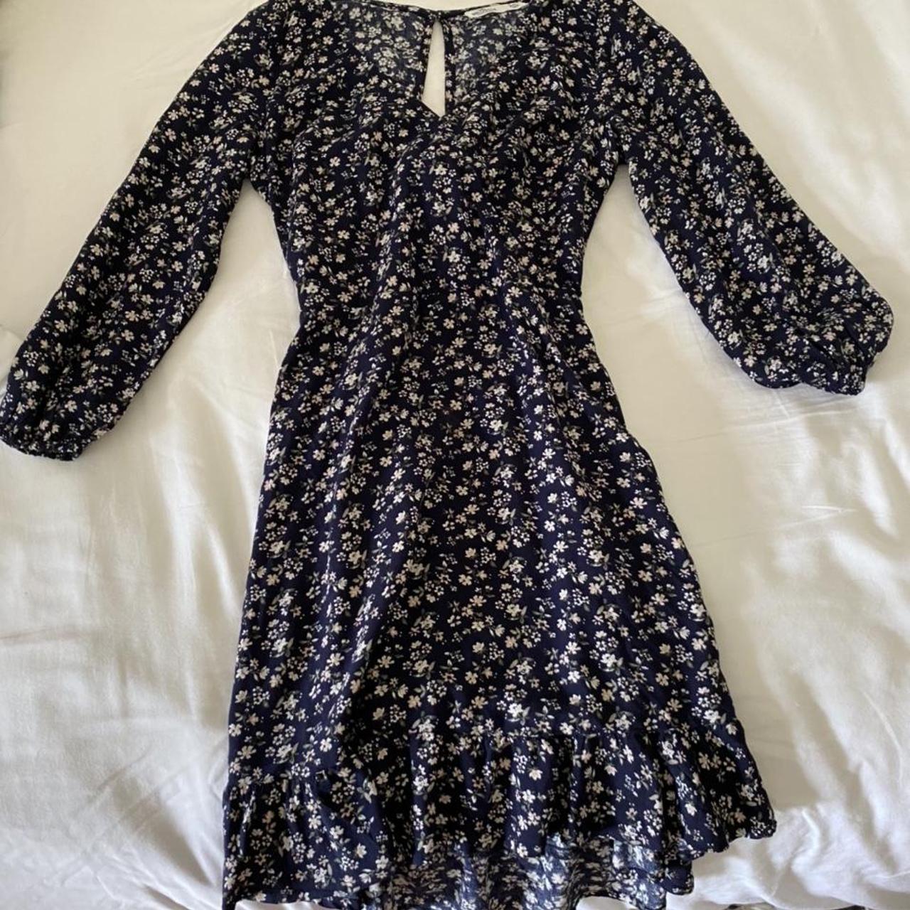 Beautiful V Neck Hollister Floral Dress Mini Size - Depop