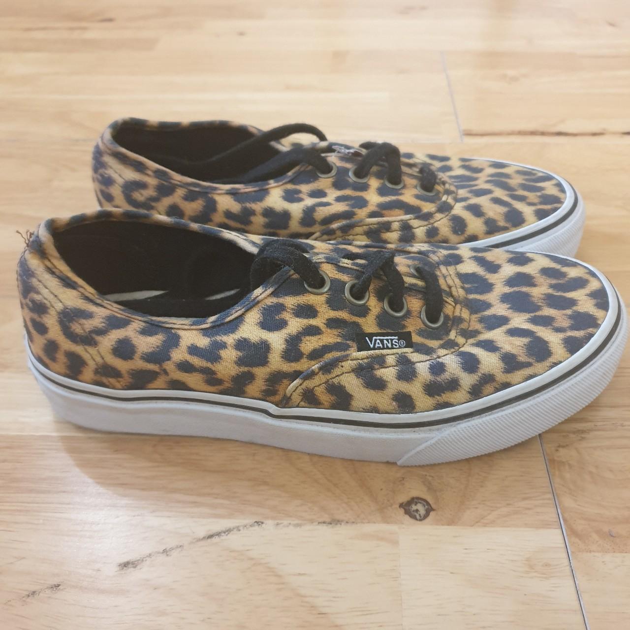 Leopard print lace top up vans