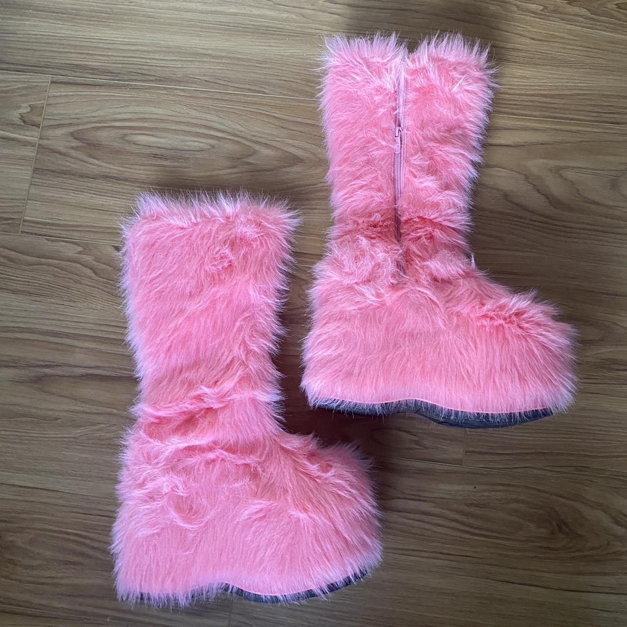 Faux fur pink platform boots size 8 - Depop